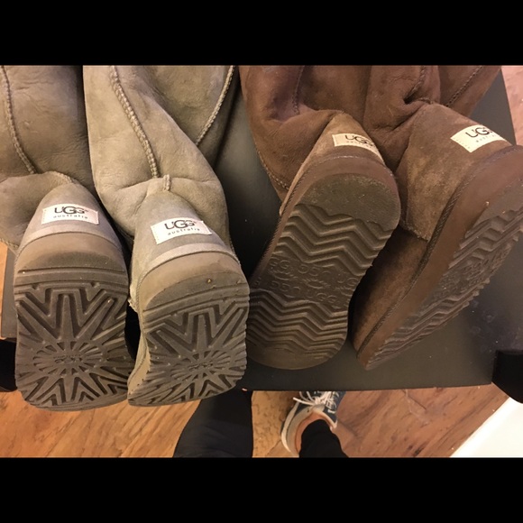 UGGS.. chocolate only - Picture 4 of 4